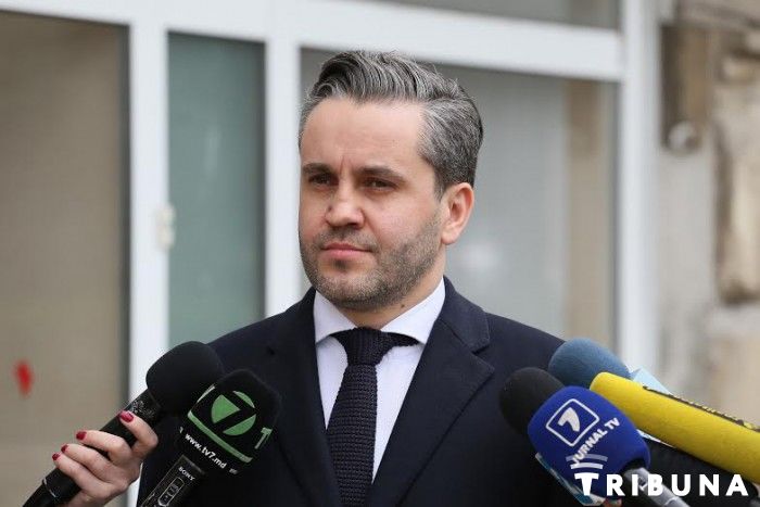 Адвокаты экс-премьера Влада Филата считают, что просьба подать запрос в Конституционный суд была отклонена неправомерно.