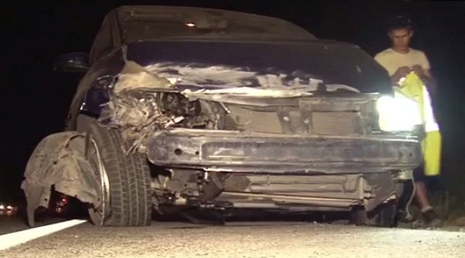 Şi-a făcut praf automobilul şi a părăsit locul accidentului