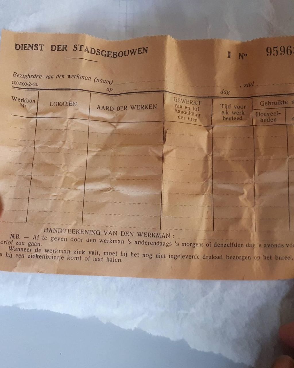 Строитель нашел послание с "душераздирающим советом" из 1941 года.