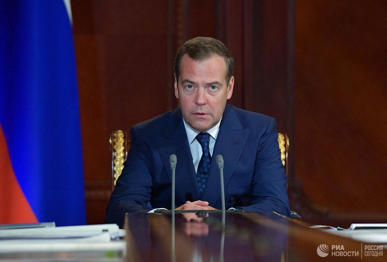 Медведев ответил на обвинения президента Грузии в организации протестов.