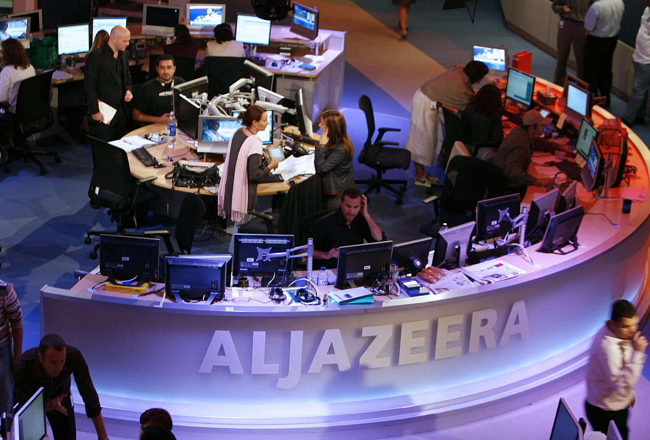 Arabia Saudită a închis birourile televiziunii Al Jazeera. 