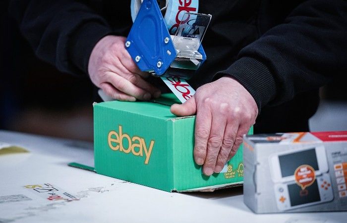 eBay приостановил возможность продажи товаров участниками из России.