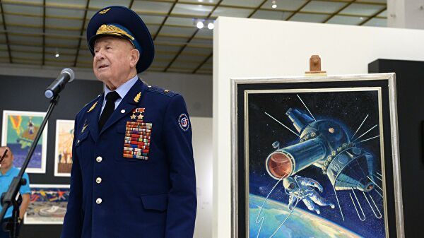 НАСА прервало трансляцию выхода в космос для сообщения о смерти Леонова.