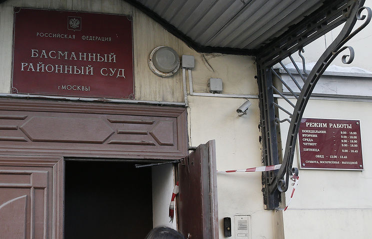 Кравченко и Приймачоку предъявлено обвинение по ч. 2 ст. 299 УК РФ.