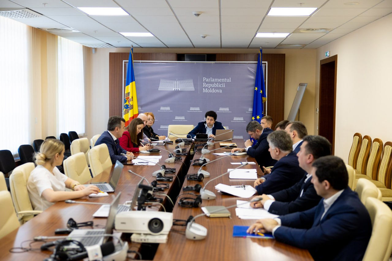 В парламенте провели слушания о препятствиях в деле "Банковская афера".
