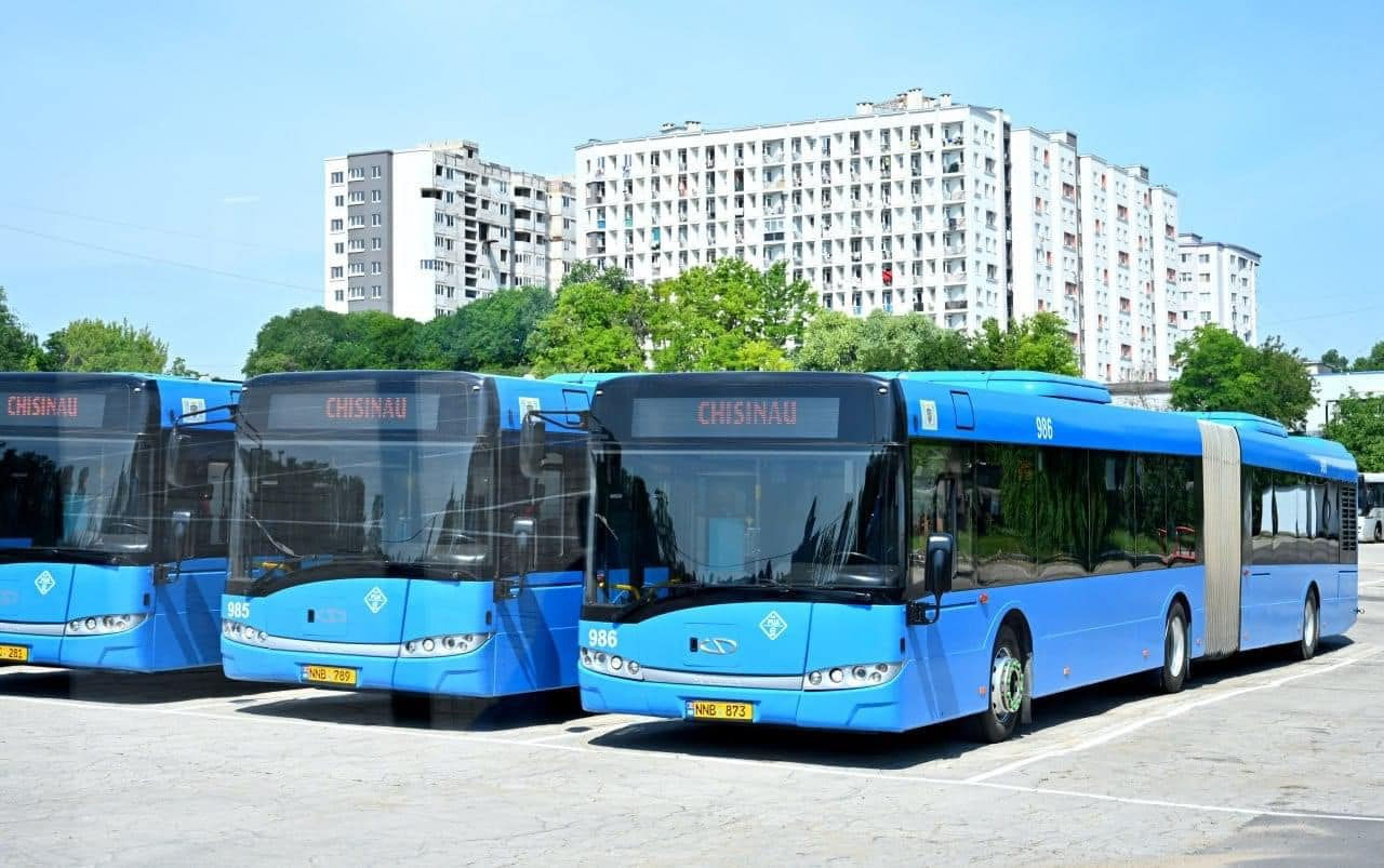 В конце августа 50 дополнительных автобусов будут выведены на маршруты в пригородах столицы.