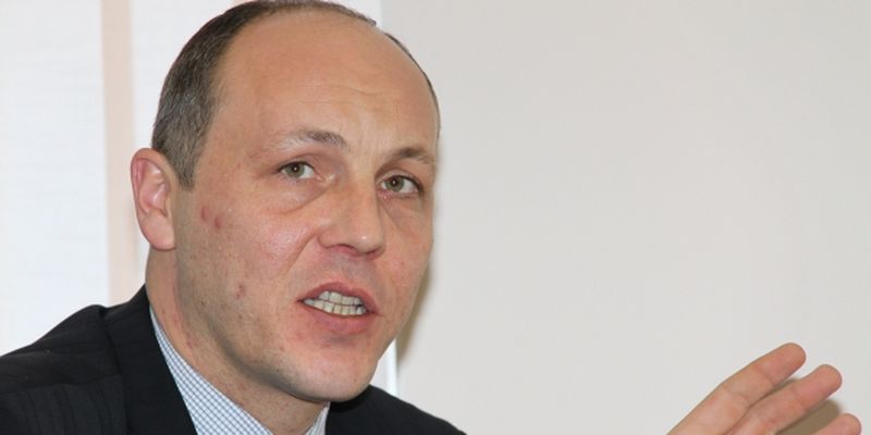 Спикер Верховной рады Андрей Парубий выступил за введение визового режима с Россией.