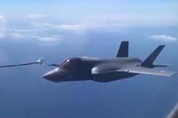 Дозаправка F-35B над Атлантикой попала на видео.