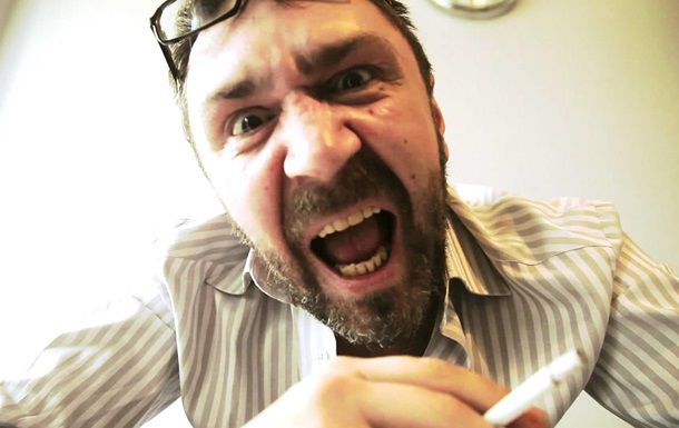 Сергей Шнуров и группа "Ленинград" не станут исключать ненормативную лексику из своих песен.