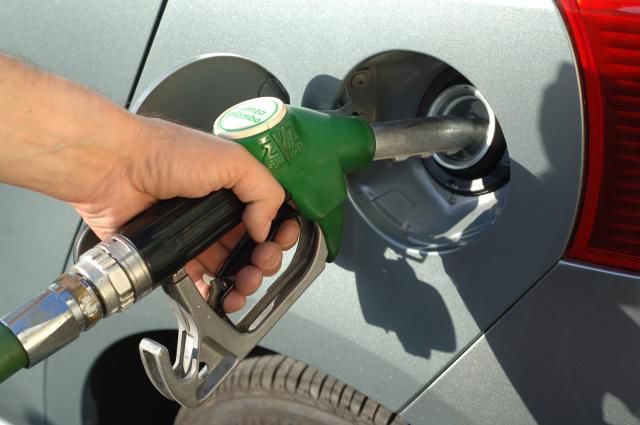 Preţul unui litru de motorină va fi mai mic cu 45 de bani şi va costa 13 lei și 55 de bani.