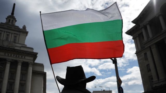 В списке лидирует Болгария – там вредной привычке подвержена почти треть взрослых.