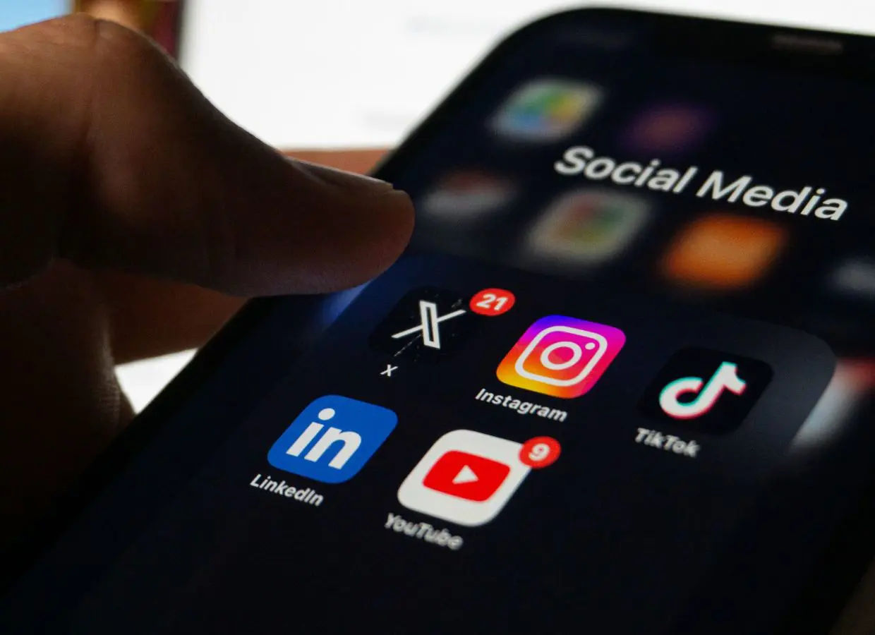 Содействие зависимости от соцсетей: в США будут судить Meta, TikTok и YouTube.
