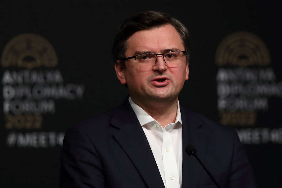 Кулеба едет в Германию, Бельгию и Нидерланды говорить о санкциях и поставках оружия.