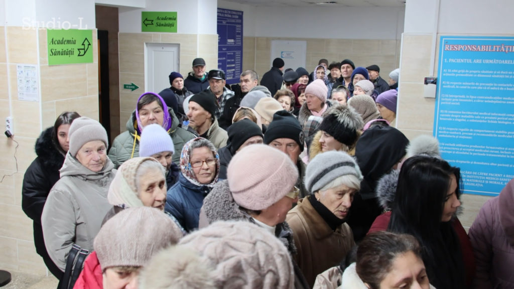 Cozi la Spitalul Raional Căușeni: Pacienții, nemulțumiți de programările la specialiști.