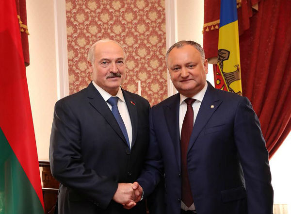 Лукашенко поздравил Додона и весь молдавский народ с Днём Победы.
