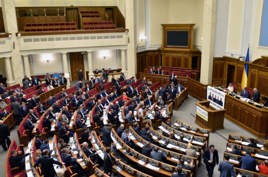 Украинские парламентарии летают во "вражескую" Россию транзитом через другие страны.