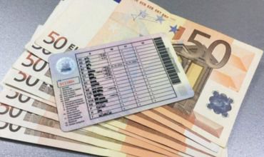 1.200 de euro în schimbul eliberării permisului de conducere pentru autobuz.
