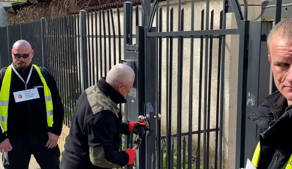 Власти Польши приступили к изъятию школы при посольстве РФ.