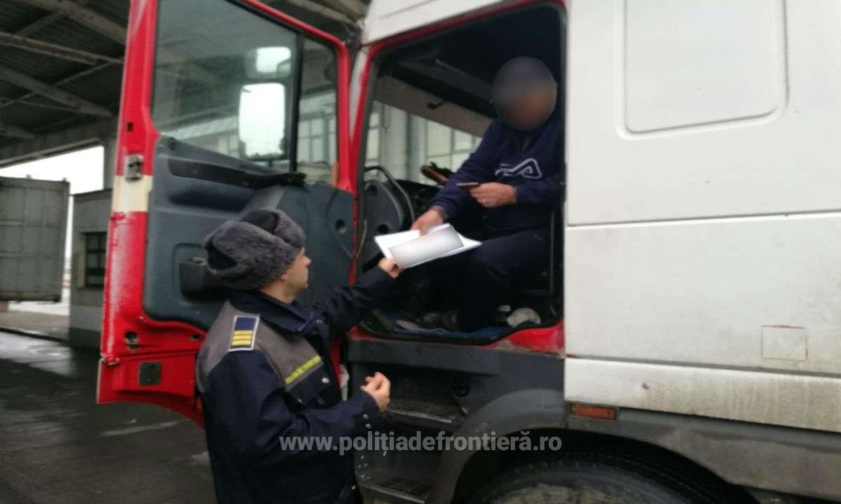 Мужчина заявил, что приобрел автомобиль Mercedes и получил документы, среди которых был данный документ, и не знал, что он поддельный. 