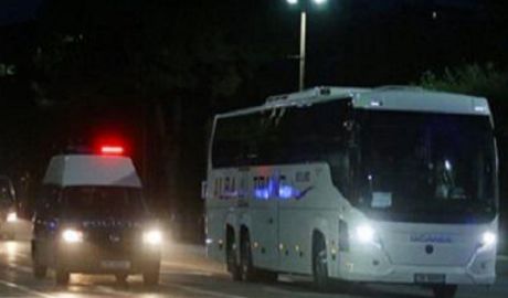 Autocarul cu fotbaliştii naţionalei Serbiei, atacat în Albania. Foto: digisport.ro