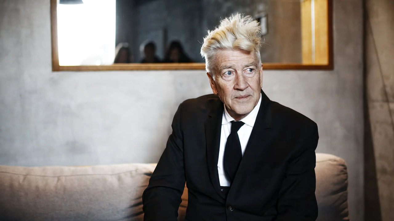 Peste 400 de obiecte ale regizorului David Lynch, scoase la licitație.