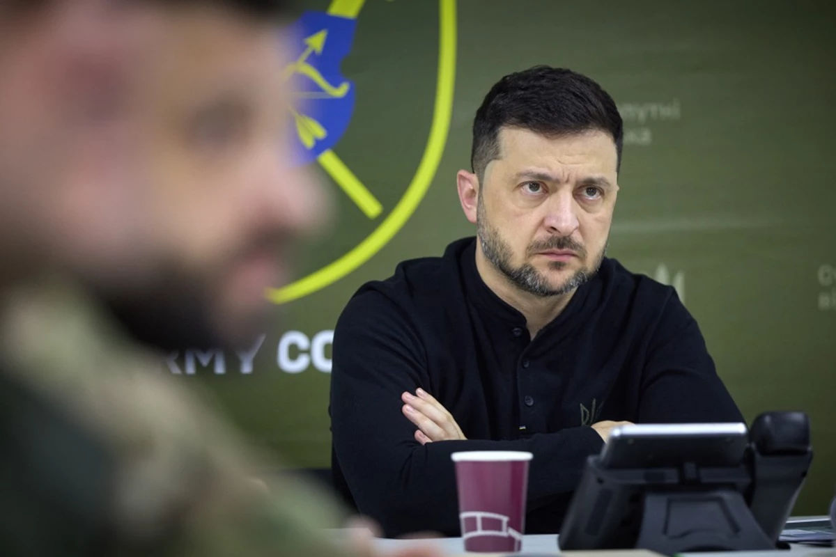 Зеленский: Обломки ракеты повредили посольство Азербайджана в Киеве.