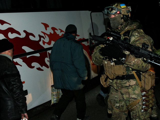 Представители украинских силовиков и сепаратистов самопровозглашенной "Донецкой народной республики" начали переговоры о новом обмене пленными.