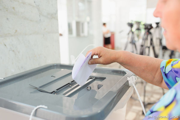 Expert: Guvernarea a modificat sistemul electoral pentru a se menține la putere. Foto: ipn.md