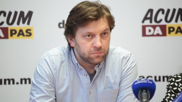 Депутат от блока ACUM Думитру Алайба. 
