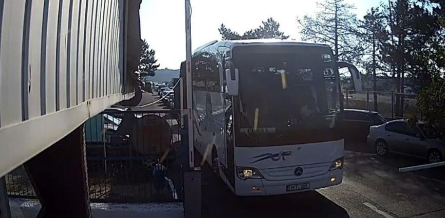 На нескольких КПП на выезде из страны образовались очереди.