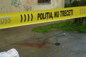 Drogurile i-au tulburat minţile: Un tânăr din Capitală s-a aruncat pe geam. Foto simbol: argesenii.ro