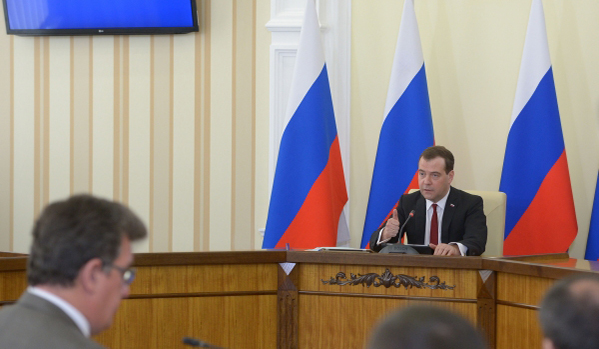 Premierul Rusiei, Dmitri Medvedev, a anunţat înfiinţarea Ministerului pentru Crimeea. Şeful noului departament este Oleg Saveliev.