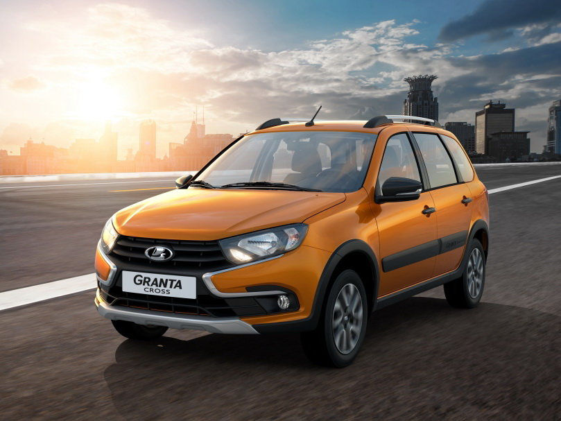 "Автоваз" возобновил производство Lada Granta Cross.