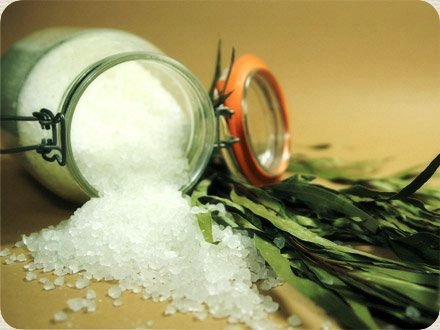 În ţările dezvoltate se consumă sare în exces, fiind un obicei la fel de periculos ca fumatul, alcoolismul, sedentarismul sau obezitatea.