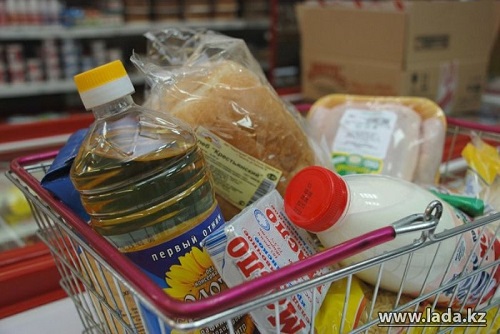 Больше всего в последний месяц ушедшего года подорожали продукты - на 1,8%.