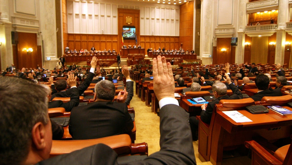 Un parlamentar a uitat că a trecut de la opoziție la putere și a semnat din greșeală pentru moțiunea de cenzură.