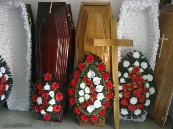 Obiectele funerare vor putea fi vândute doar în magazine.