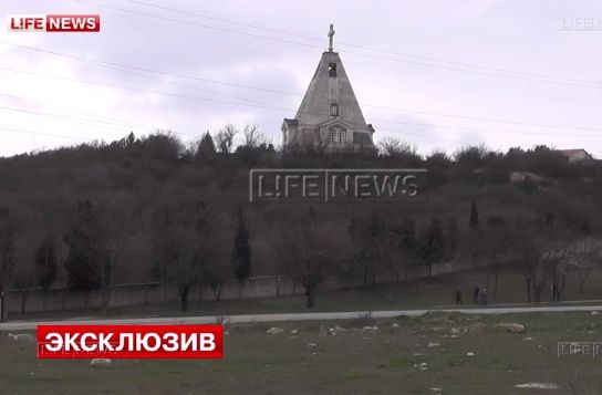 Lifenews.ru scrie ca trupul lui Victor Ianukovici Jr a fost adus in Sevastopol prin Simferopol, unde a fost adus cu o cursa charter Irkutsk-Ufa-Simferopol.