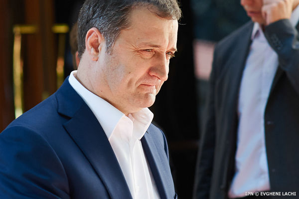 Acuzarea şi apărarea lui Vlad Filat fac declaraţii în contradictoriu. Foto: ipn.md\Evgheni Lachi