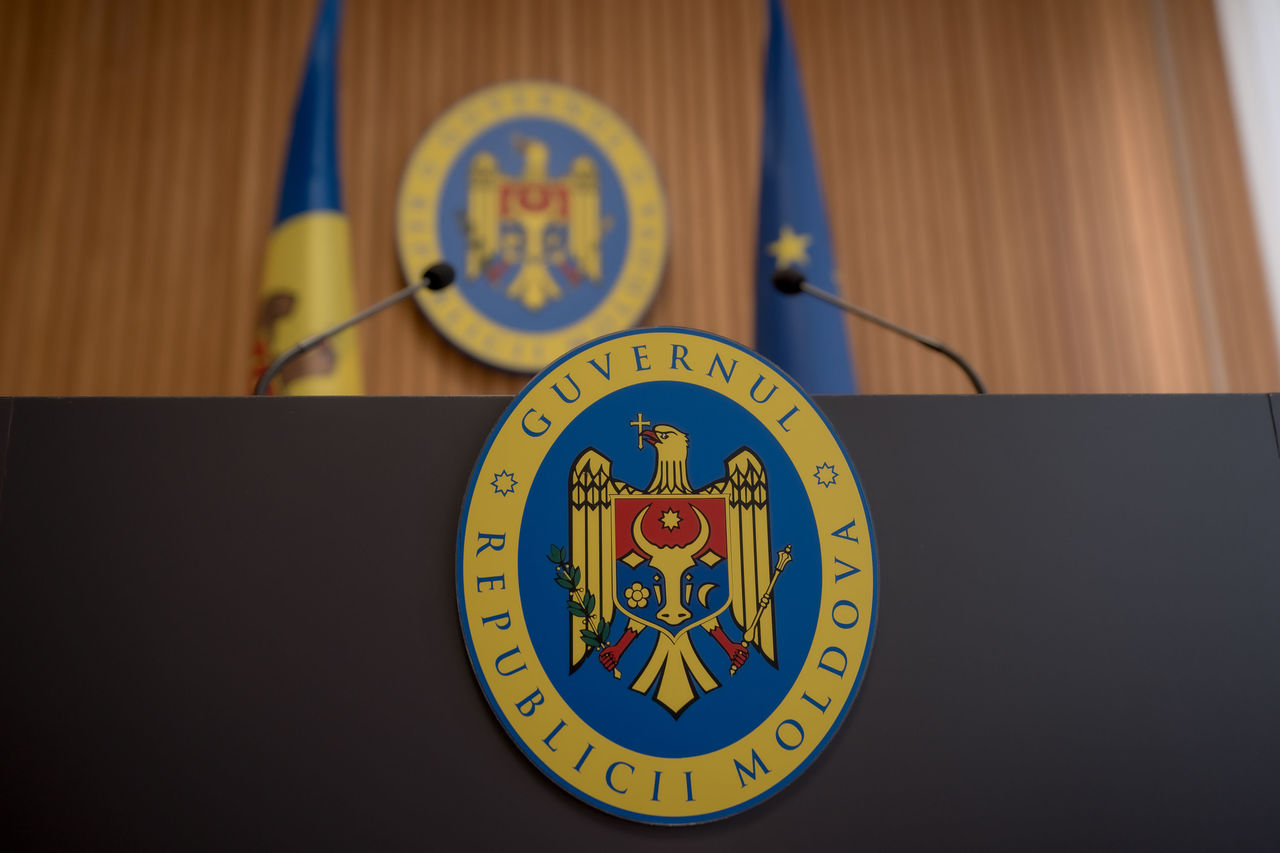 Правительство утвердило почетные стипендии для 19 студентов. Фото: Point.md