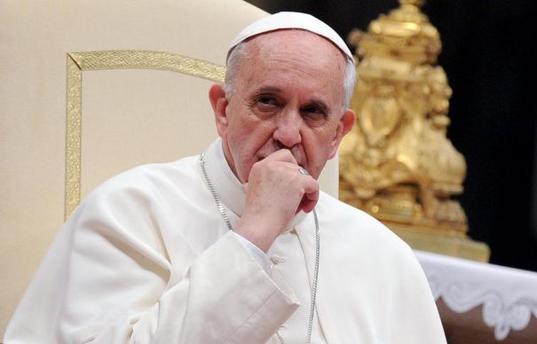 Interzis să vă plângeți! - noul anunț afișat pe ușa apartamentului papei Francisc. Foto: evz.ro