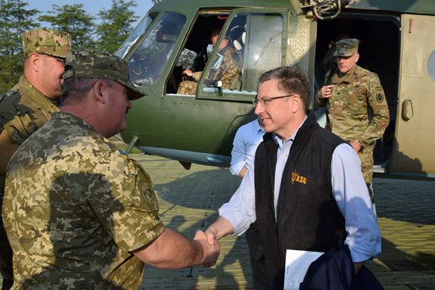 Курт Волкер побывал в штабе оперативно-тактической группировки Донецк.
