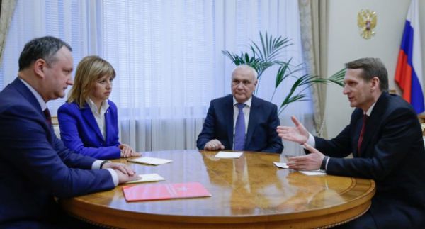 Dodon a postat pe pagina sa de Facebook poze de la o întrevedere cu preşedintele Dumei de Stat a Rusiei, Serghei Narîșkin. Foto: evzmd.md