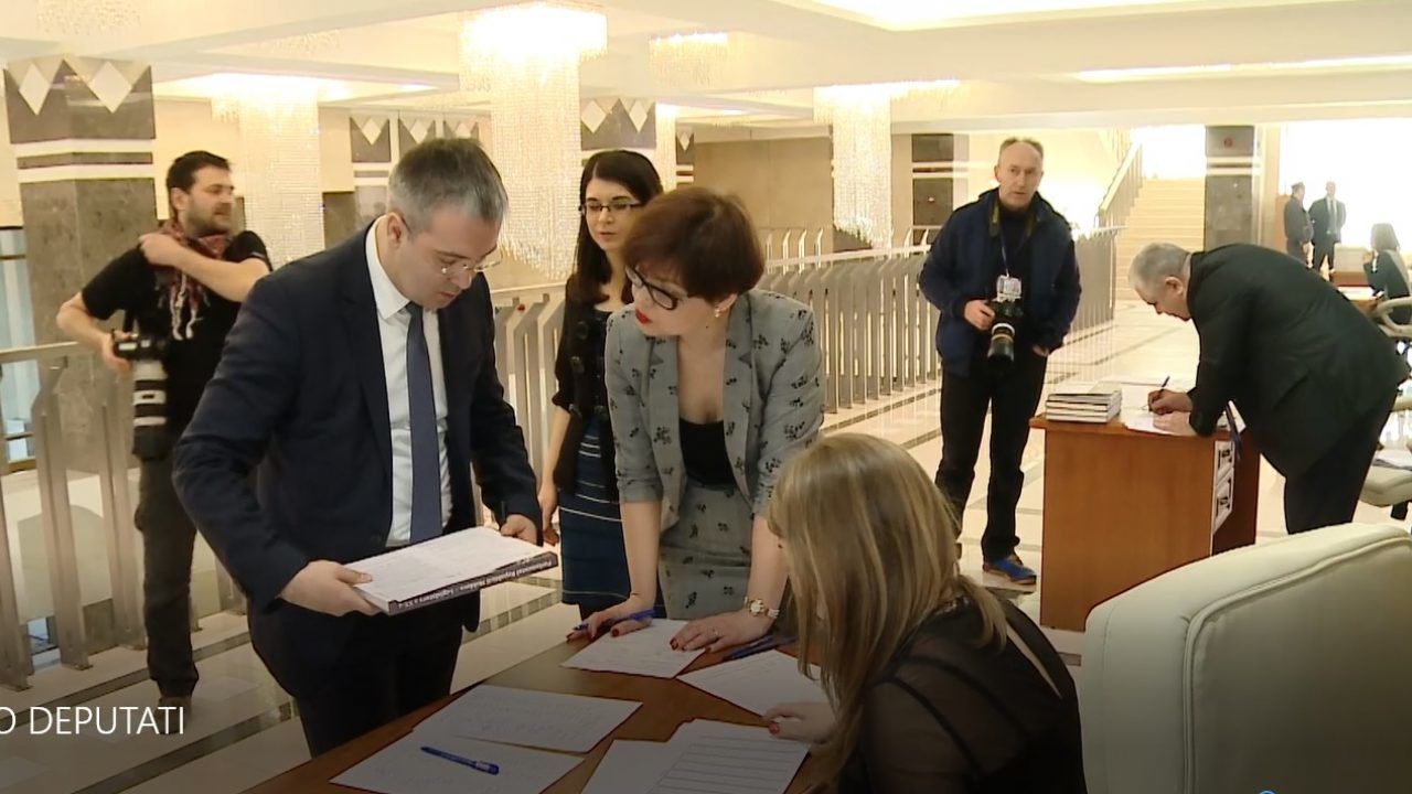 Депутаты, которые не примут участие в парламентских выборах, поберегут силы для местных.