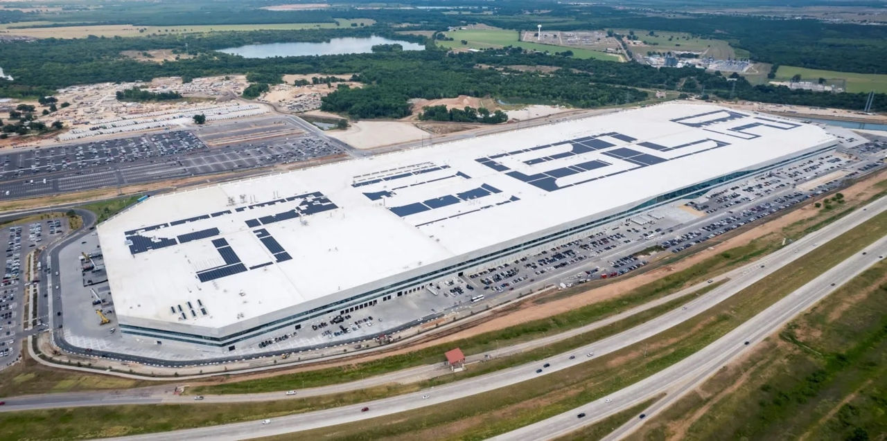 Огромная фабрика Tesla станет в два раза больше.