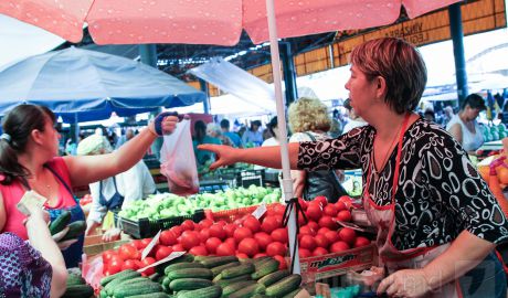 Moldovenii cheltuiesc mai mult decât câştigă. Foto: jurnal.md