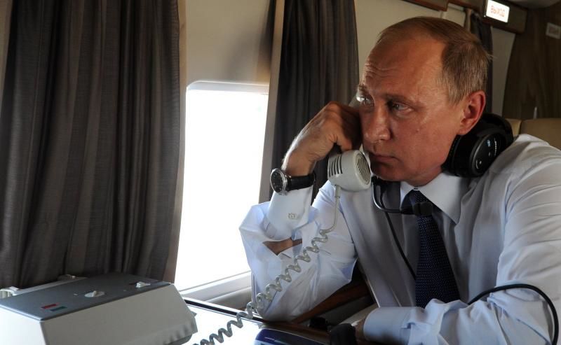 Vladimir Putin și omologul său francez Emmanuel Macron au avut joi prima convorbire telefonică.