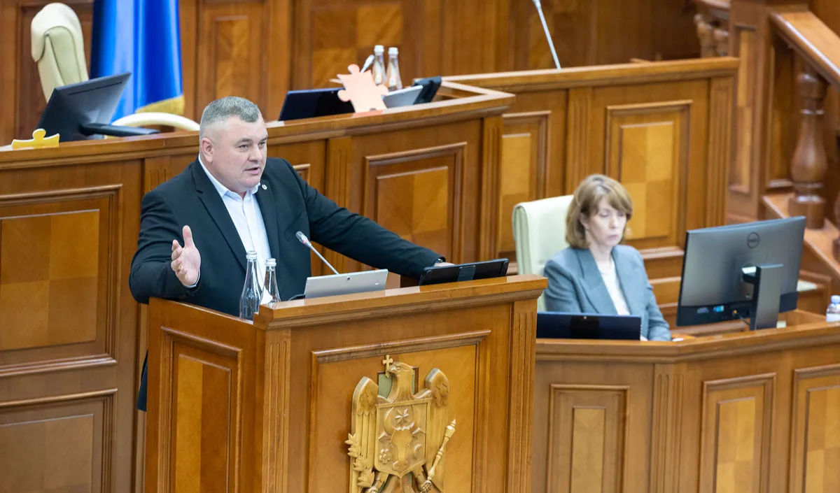 Novac: Societatea este șocată de scandalul cu TUX, dar noile piramide continuă să funcționeze.