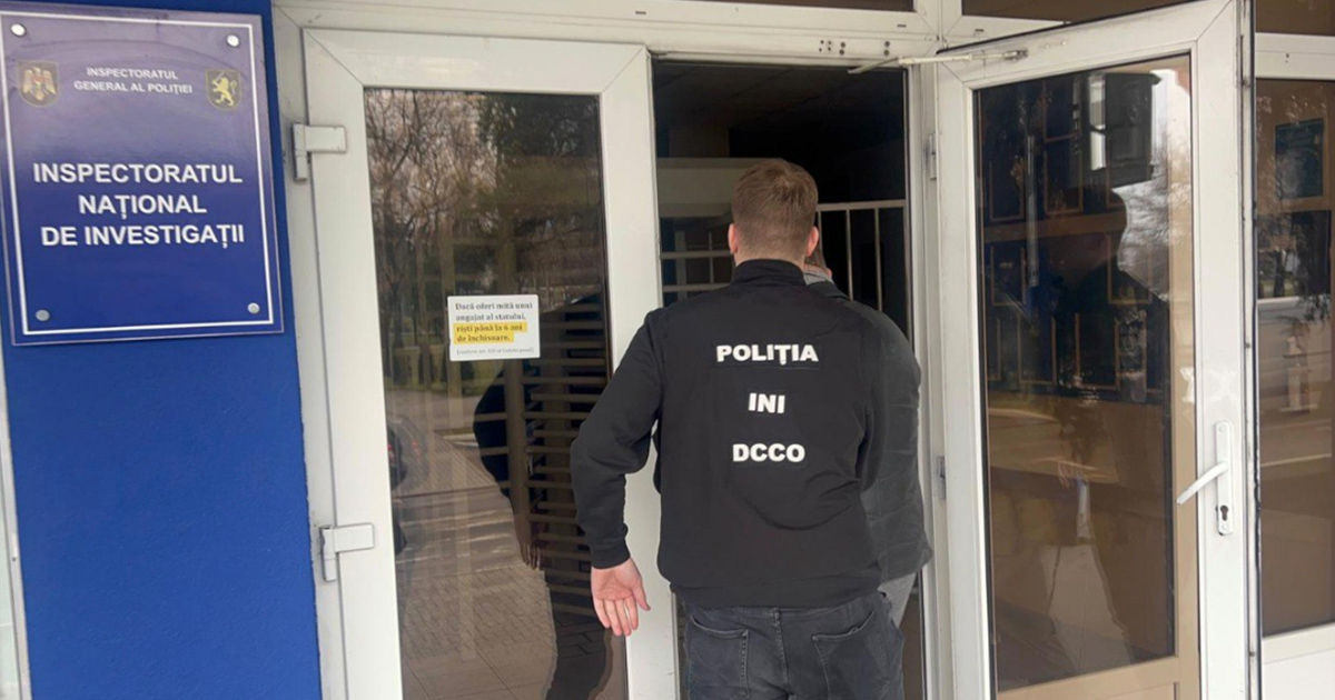 Incendierea mașinii Poliției în ziua alegerilor prezidențiale. Executorul, reținut.
