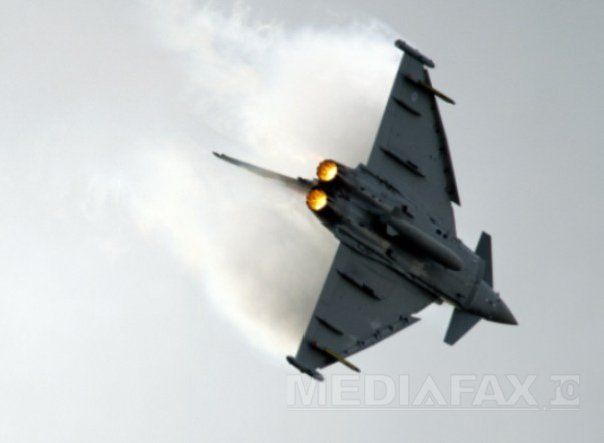 Italia: Momentul în care un avion s-a prăbuşit în mare. Pilotul a murit. Foto: mediafax.ro